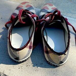 Women’s size 7 Burberry sneakers